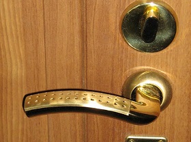 Замена дверной ручки входной двери в Сосновоборске